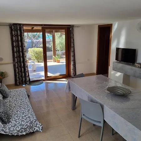 A Due Passi Dal Mare アパート