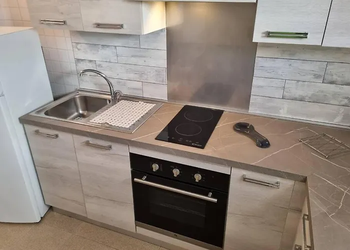 A Due Passi Dal Mare * 库斯托纳奇